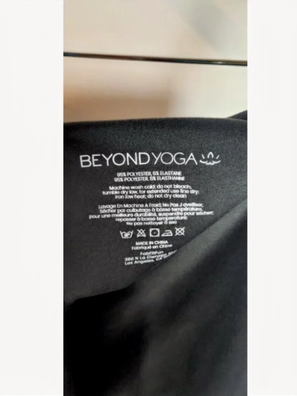 Beyond Yoga Pocket Infinity‎ Scarf Black Hidden Zipper Wrap
